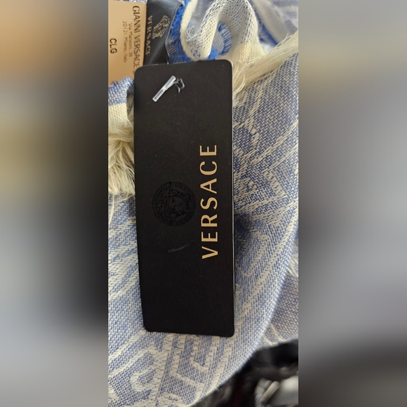 Gianni Versace Medusa Wool Blend Scarf With Fringe Blue Brand New With Tags - Picture 6 of 9